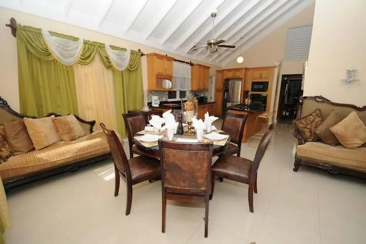 Royalty Villas Saint Annʼs Bay Giamaica
